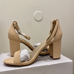 Dream Pairs: Nude Chunky Heels 