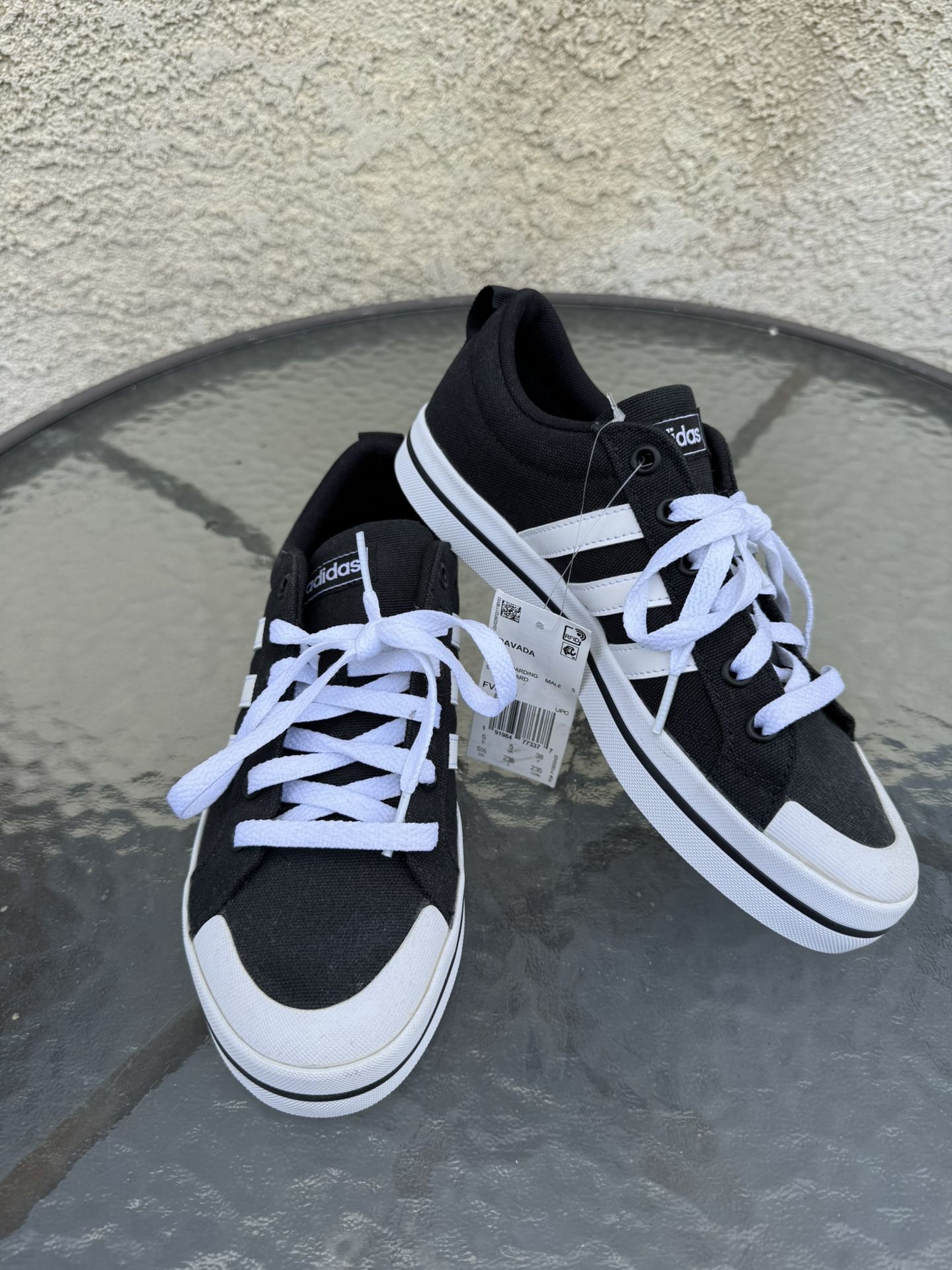 Adidas Bravada Sneakers Black/White