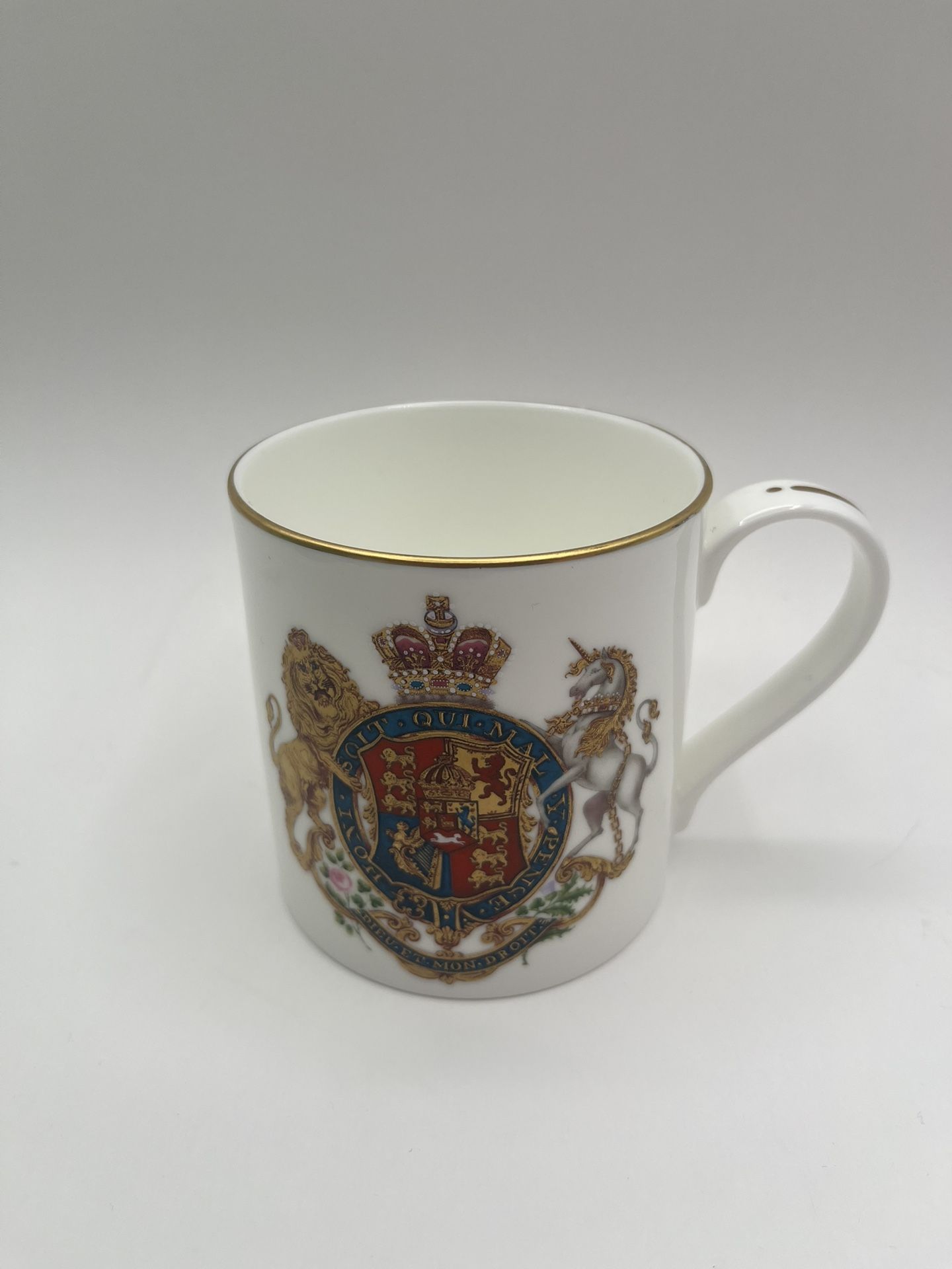“GOD SAVE THE QUEEN” The Royal Collection English Fine Bone China. Cup Made In England.