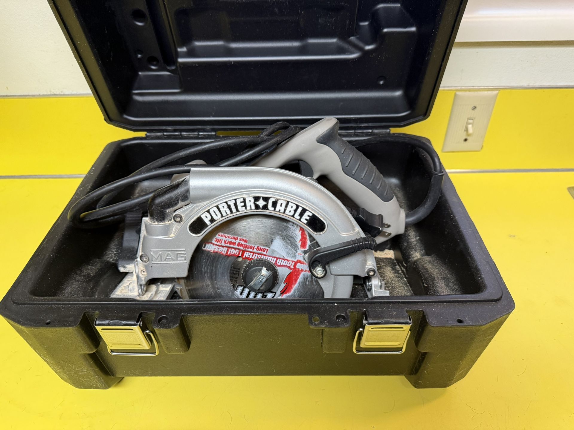 Porter Cable 423MAG Circular Saw Very Nice Condition With Case
