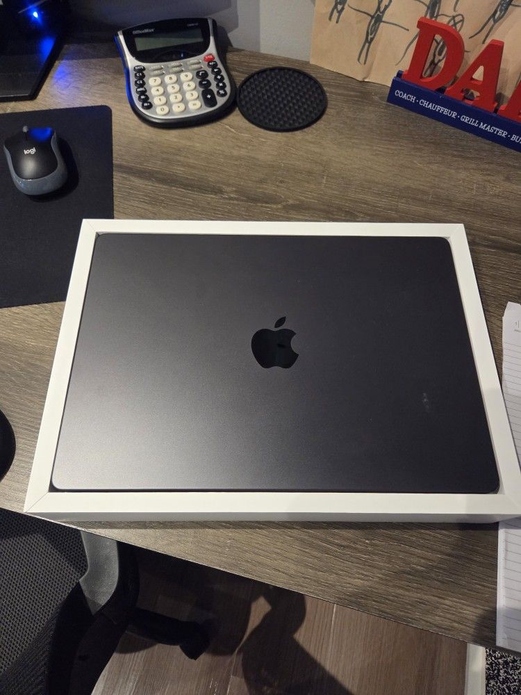 2024 MacBook Pro 18GB + 1TB
