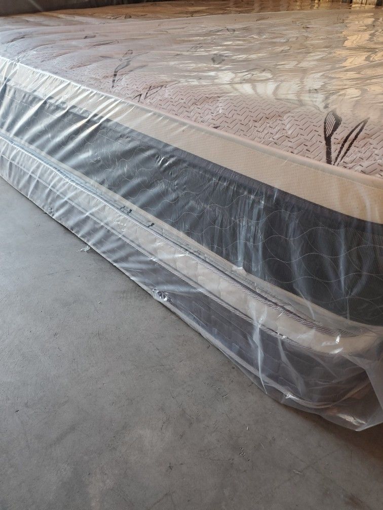 CAL KING MATTRESS SET BRAND NEW PILLOW TOP Furniture