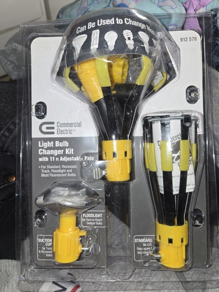 Brand New Light Bulb Changer Kit Never Used