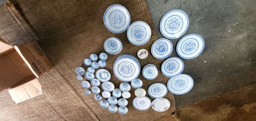 Whole set of Chinese dishes, tea cups and bowls
