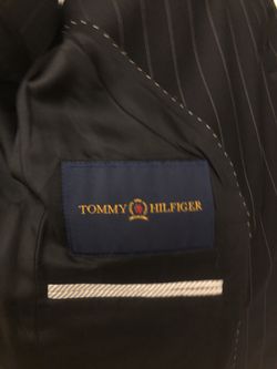 Tommy Hilfiger Men’s suit in excellent condition!