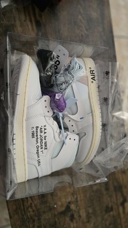 Jordan 1 Retro High
Virgil Abloh Archive Alaska Size 8
