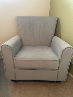 Delta Children Rowen Nursery Rocking Chair