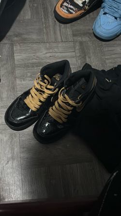 Black and gold Jordan 1s size 3.5
