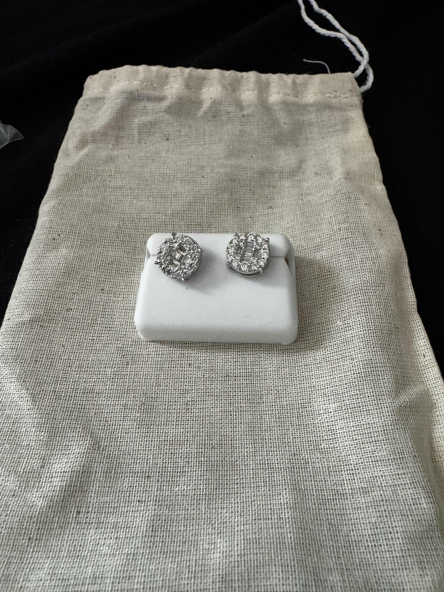 925 Sterling Silver Moissanite Studded Earrings