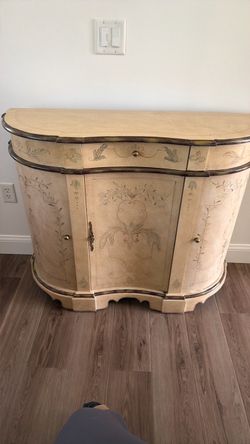 Antique style cabinet