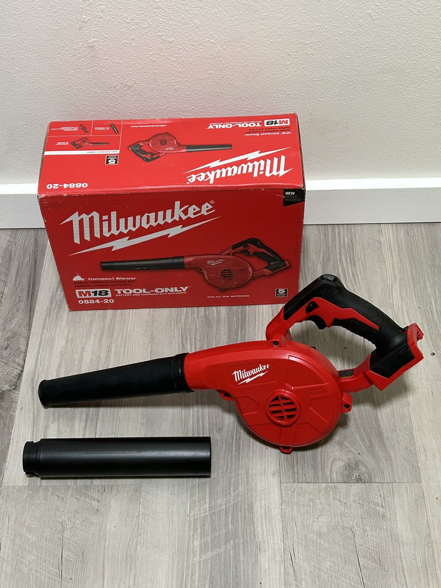 Milwaukee M18 18V Lithium-Ion Cordless Compact Blower (Tool-Only)