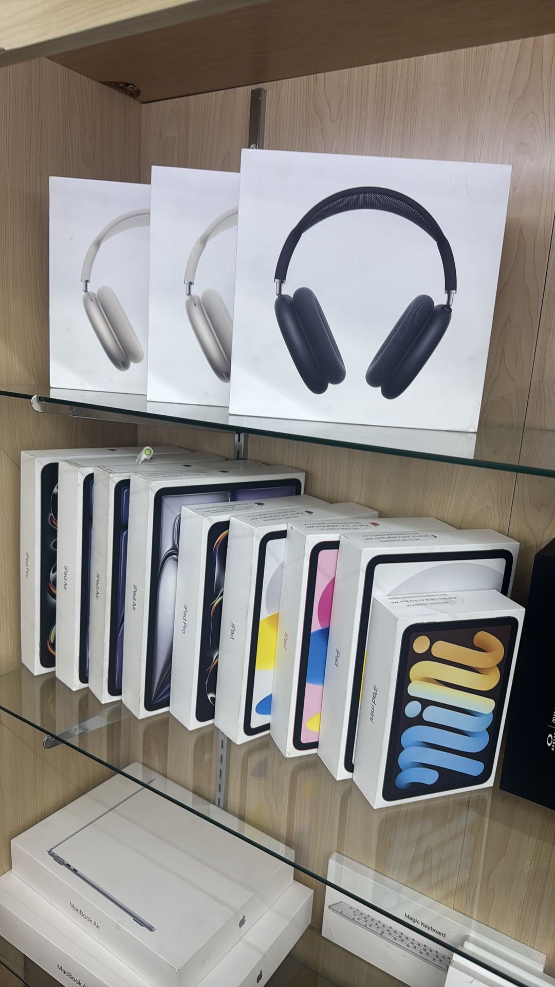 Apple AirPod max, iPad and more (Ez financing)