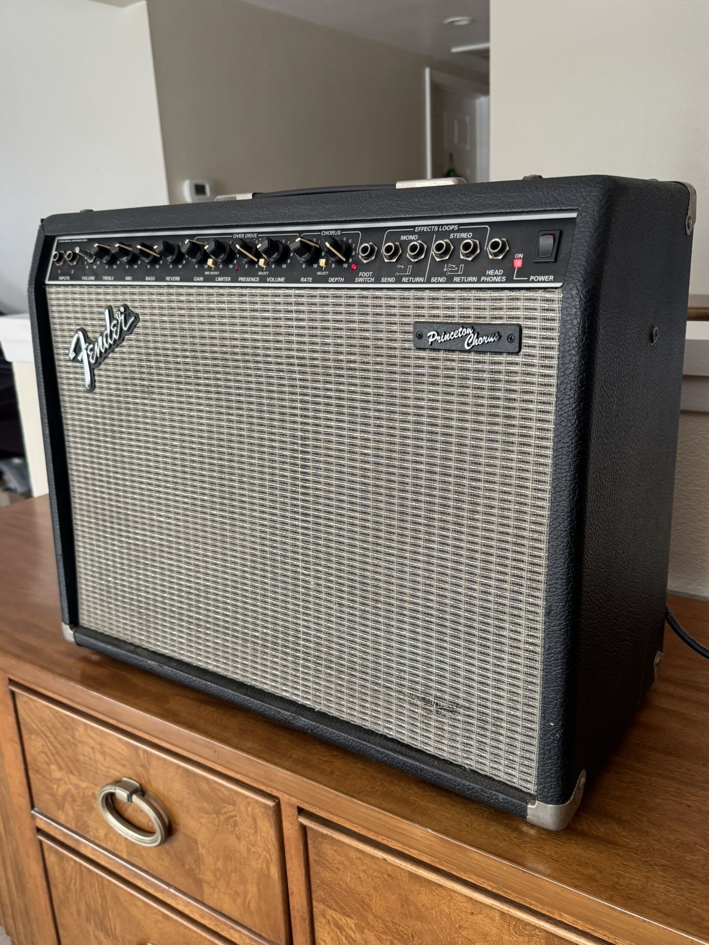 FENDER PRINCETON CHORUS PR 82 2X10 GUITAR AMP
