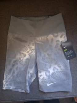 Nike dri fit mid rise shorts size xs