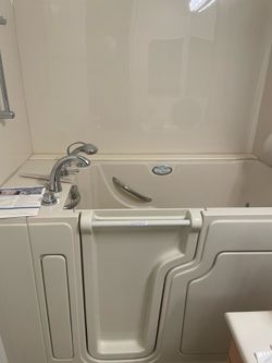 Safe step walk in tub