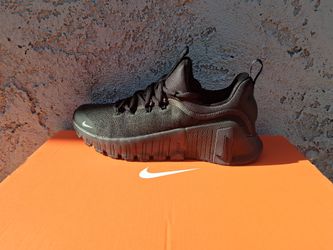 Women's nike metcon free size 6 new