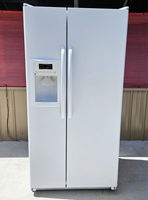 🔆🇺🇸☆GE☆🇺🇸🔆 White S-by-S Fridge in Great Condition 