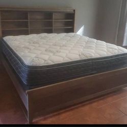 King Size Bedroom Set.   I Can Delivery For Extra Fee 