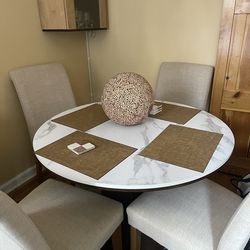Elegant Round Dining Table Set!