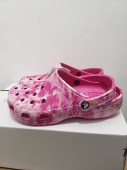 Crocs (WOMENs 8....MENS  6)