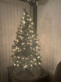 Christmas Tree 4.5 Feet Tall