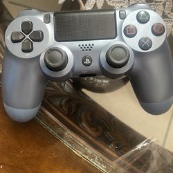 PS4 controller