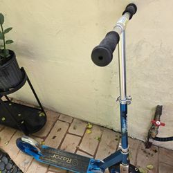 Razor A5 Lux Kick Scooter