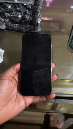 iPhone 14 Pro - Cracked screen