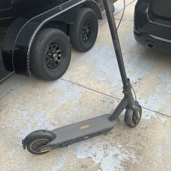 Segway Ninebot MAX G30P Electric Scooter