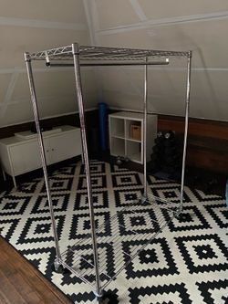 Metal clothing/storage rack