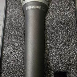 SAMSON Q8 MICROPHONE - MIC ONLY AND HARD CARRYING CASE