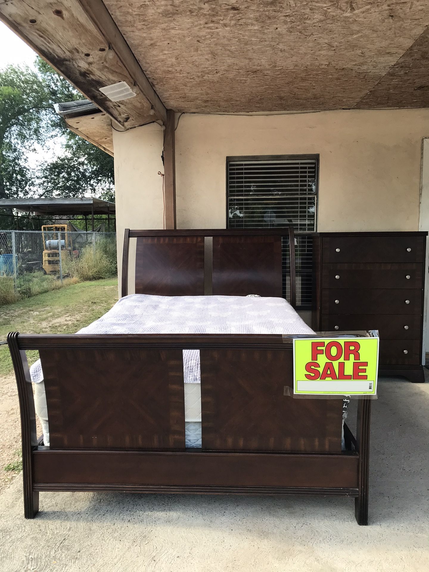 Queen Size Bedroom Set In Edinburg TX