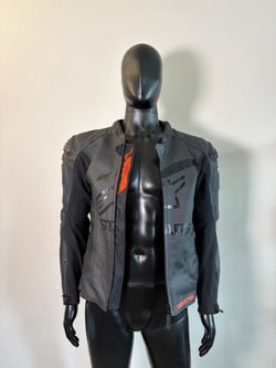 Alpinestars GP Plus R V4 Rideknit Leather Motorcycle Jacket (Black / 44 / Large)