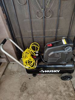 Husky 8 Gal. 150 PSI Portable Electric Oil-Free Air Compressor | Compresor De Aire