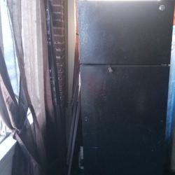 Selling GE Refrigerator 