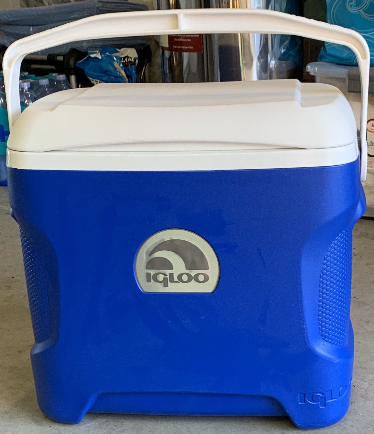 Igloo ice chest in excellent condition
