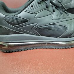 No Slip Shoes Worn Once 25$ Size 9