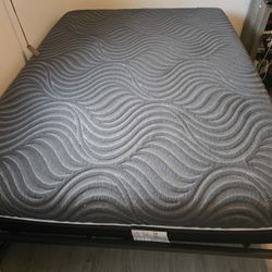 Sealy SMB Silver Chill Hybrid Queen Mattress + HAAGEEP Metal Bed Frame