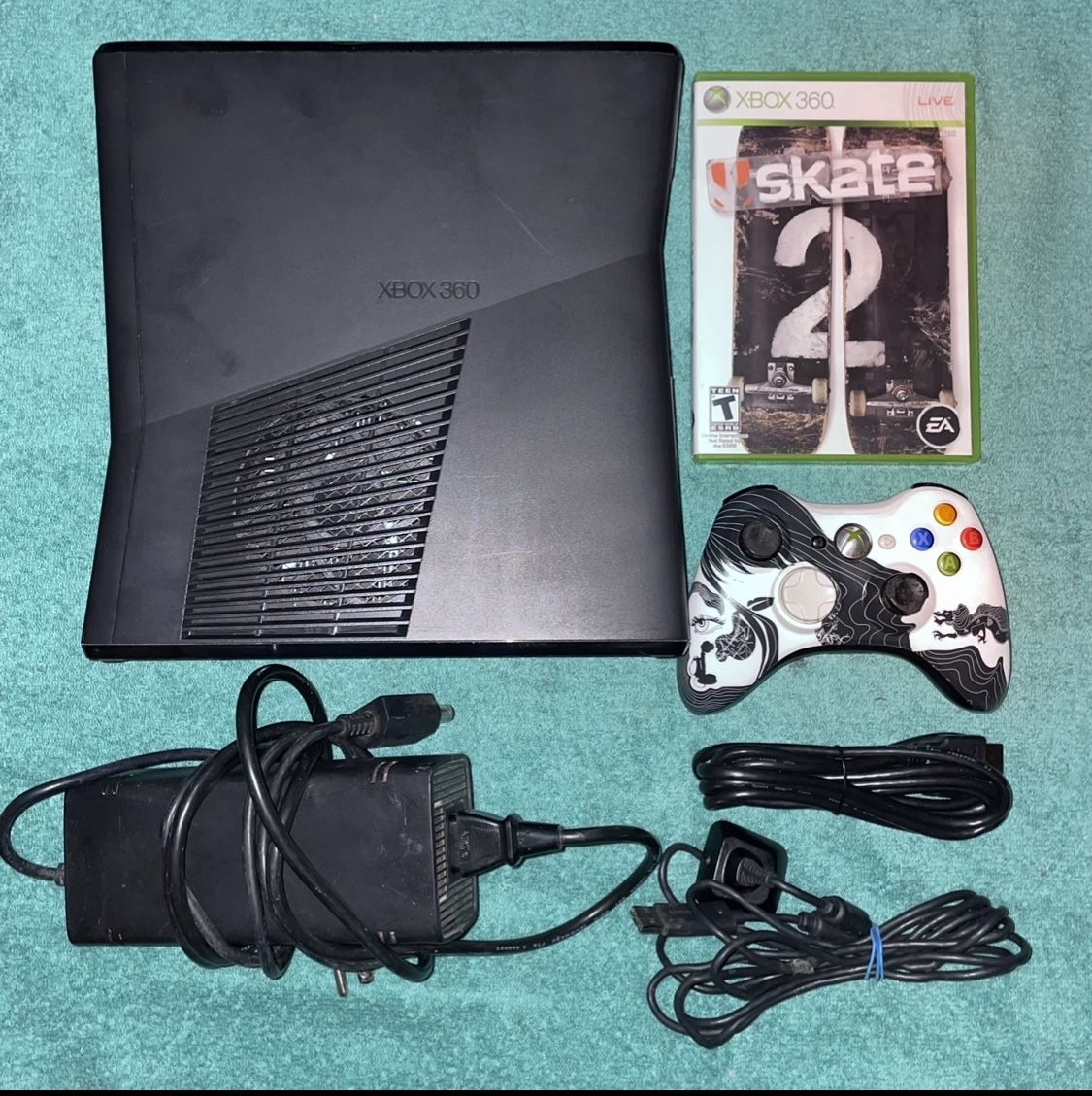 XBOX 360 SLIM CONSOLE WITH VIDEO GAME & CONTROLLER