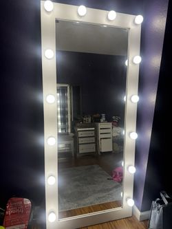 Mirror W/ Lights