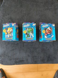 vintage m&m radio with headphones set