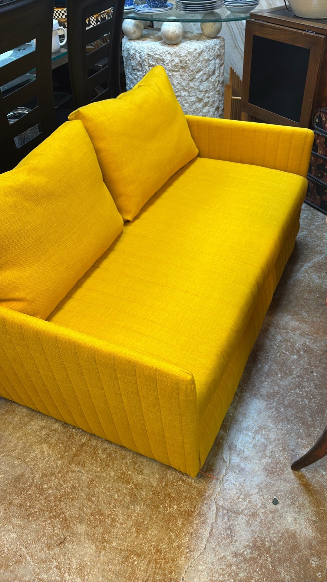 Love Seat Couch Pul Out To Bed
