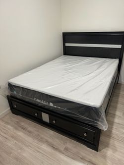 King size Mattress Pillow Top New Bedframe sold separately