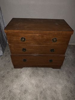 Vintage ross cedar chest $200 obo. 31 “ tall 35” wide 18” deep