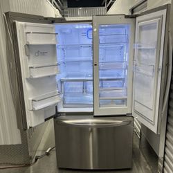 LG LFX31945ST Freestanding 30.5 Cubic Foot Refrigerator/ Freezer