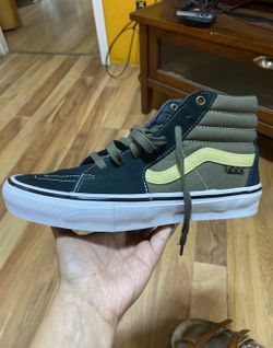 Vans Sk8 Hi (size 8.5)