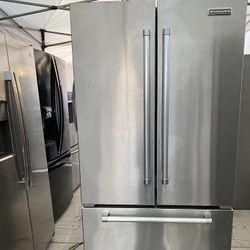 Kitchen Aid beautiful Stainless steel refrigerator French door everything works perfectly 