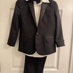 LIKE NEW - Nautica 4-Piece Tuxedo Suit, Shirt & Bowtie - Toddler/Boys Size 7