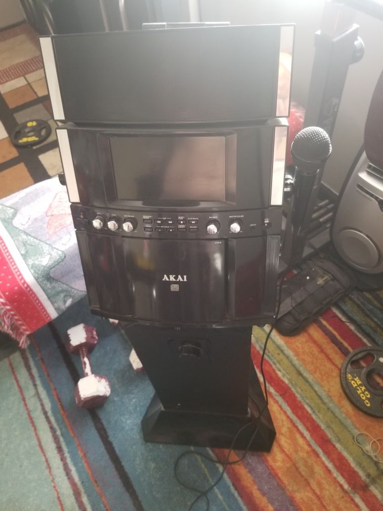AKAI KS808 Karaoke Machine with Stand and CD. $350 Pickup in Oakdale