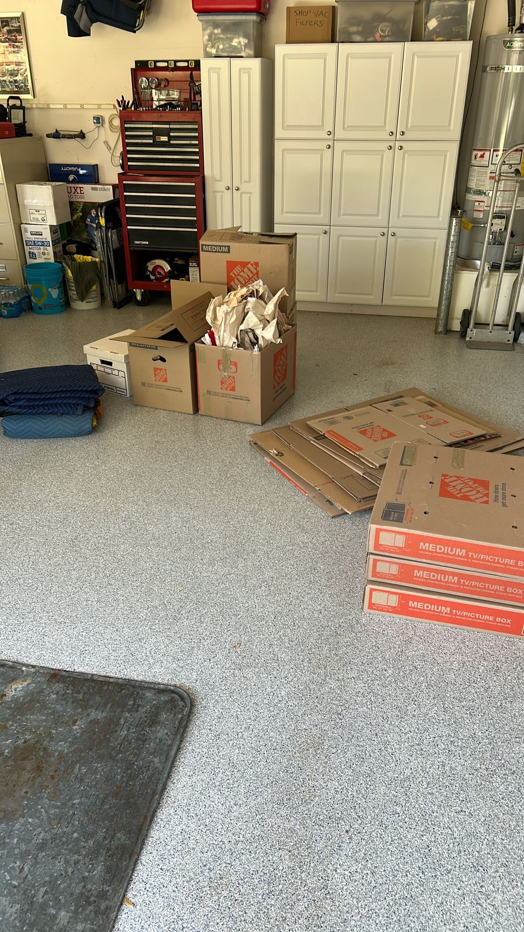 Moving Boxes And Packing Paper. 3-XL HEAVY DUTY MOVING BLANKETS READ AD